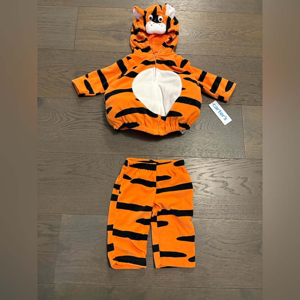 Carters baby tiger costume 3-6M. New with tags.